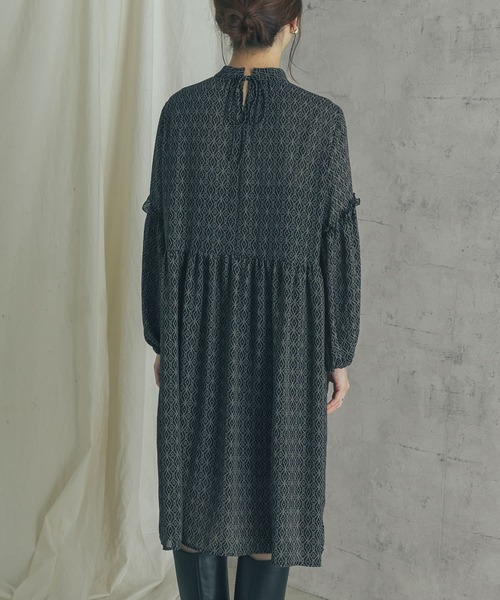 URBAN RESEARCH ROSSO（アーバンリサーチロッソ）の「ジオメトリックミニワンピース（ワンピース・レディース・ブラック/グリーン系その他・FREE）」の13枚目の写真