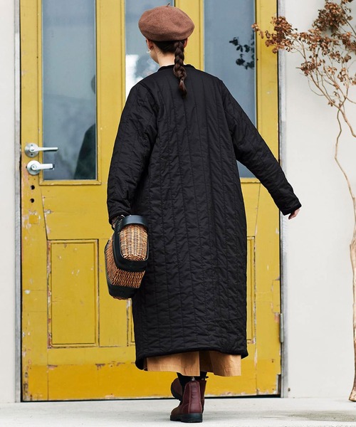 Sunny clouds(サニークラウズ)の「SUNNY CLOUDS 縦キルトのコート〈レディース〉(その他アウター・レディース・ブラック・X-LARGE/XX-LARGE/MEDIUM/NM/LARGE)」の4枚目の写真