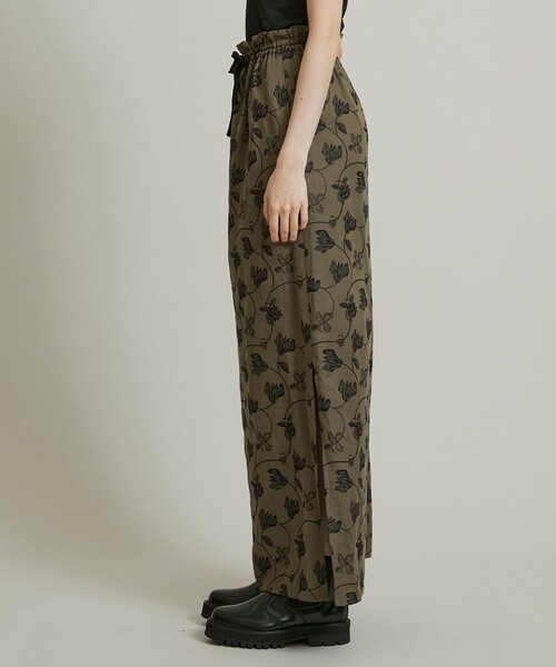 EBONY（エボニー）の「【EBONY(エボニー)】フラワーエンブロイダリースカート E21AW-T-02（スカート・レディース・グレー/カーキ・1/2）」の20枚目の写真