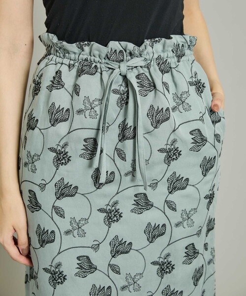 EBONY（エボニー）の「【EBONY(エボニー)】フラワーエンブロイダリースカート E21AW-T-02（スカート・レディース・グレー/カーキ・1/2）」の7枚目の写真