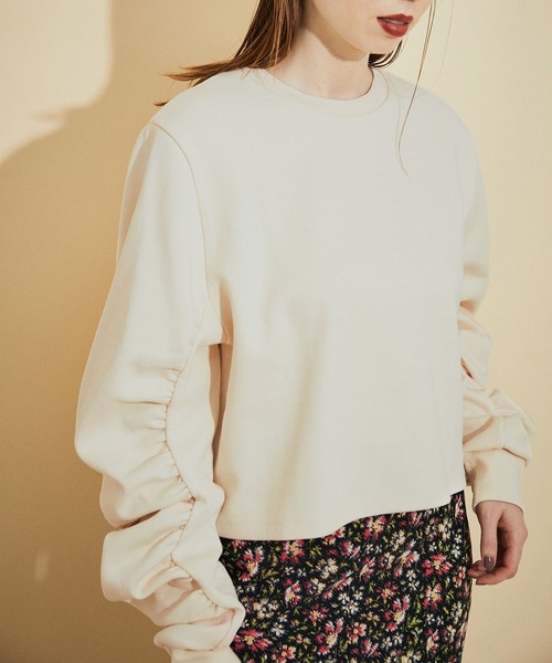 MADEMOISELLE ROPE'(マドモアゼル ロペ)の「ギャザースリーブスウェットプルオーバー(スウェット・レディース・ダークパープル/ホワイト系その他2・38)」の9枚目の写真