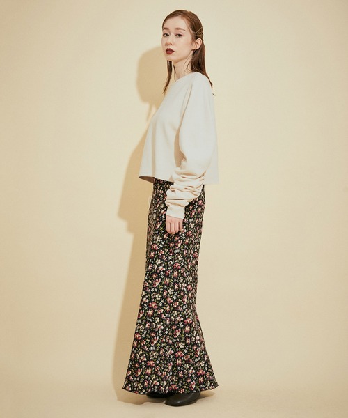 MADEMOISELLE ROPE'(マドモアゼル ロペ)の「ギャザースリーブスウェットプルオーバー(スウェット・レディース・ダークパープル/ホワイト系その他2・38)」の4枚目の写真