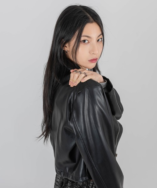 FOLLOWIN(フォロウィン)の「エポキシ加工ハートリング(リング・レディース・ブラック/パープル/レッド/ブルー・ONE SIZE)」の5枚目の写真