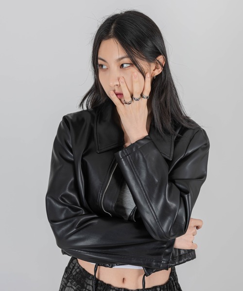 FOLLOWIN(フォロウィン)の「エポキシ加工ハートリング(リング・レディース・ブラック/パープル/レッド/ブルー・ONE SIZE)」の6枚目の写真