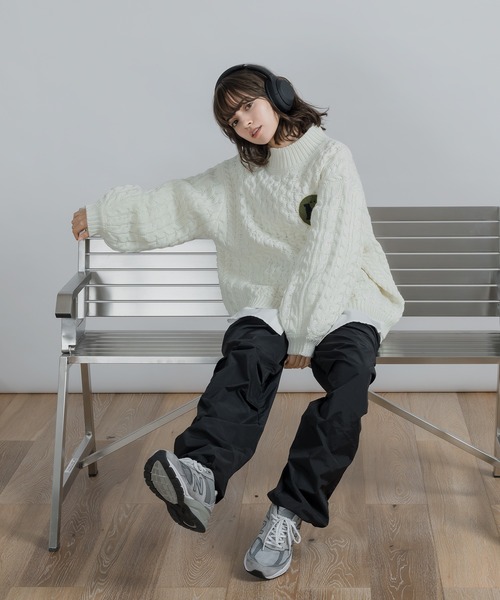 マーク＆ロナ 2023年製 定価5.7万 スパンコール刺繍ニット ハイネック 黒 RODEO CROWNS WIDE BOWL | falling flower ニット (ニット
