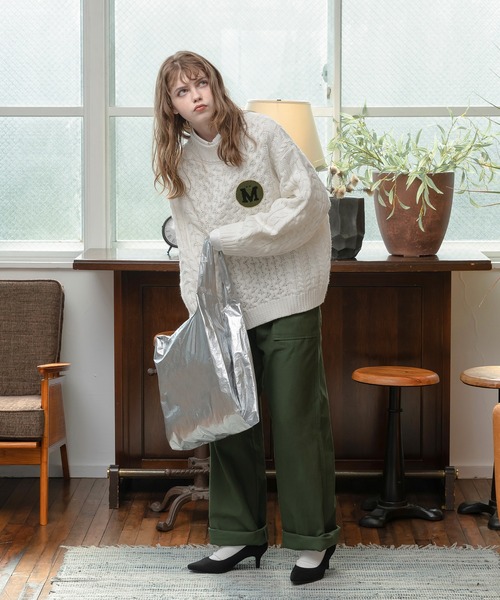 未使用タグ付きmachatt ハイネック スウェット MUHET（ミュエータ）の「サガラ刺繍ロゴケーブルハイネック