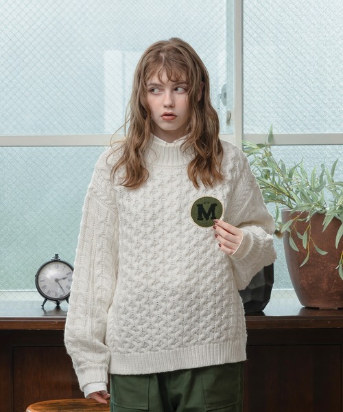 未使用◆バイマレーネビルガー◆レーヨンナイロンニットセットアップ MUHET（ミュエータ）の「サガラ刺繍ロゴケーブルハイネック