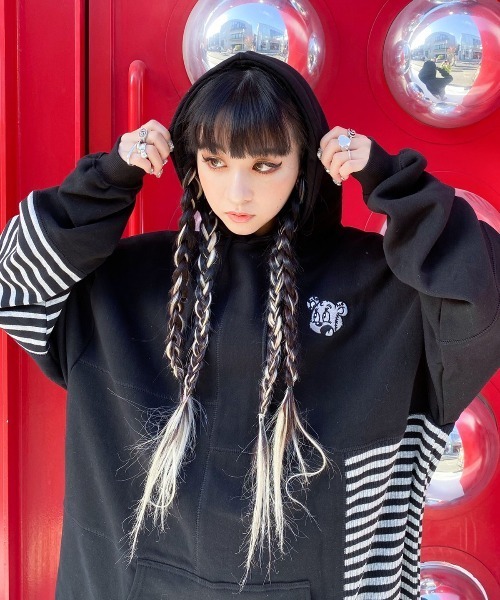 Candy Stripper（キャンディストリッパー）の「CANDY PATCHED BORDER HOODIE（パーカー・レディース・ブラック/ブラウン/グリーン・2）」の2枚目の写真