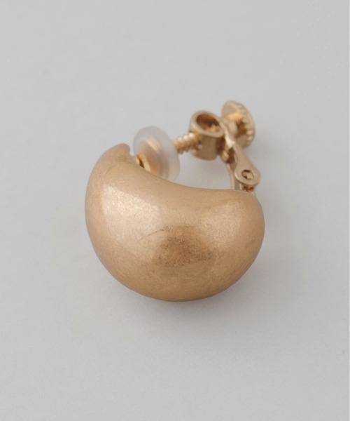 ANEMONE（アネモネ）の「マットメタルのカールイヤリング（イヤリング・レディース・ゴールド/シルバー・FREE）」の4枚目の写真