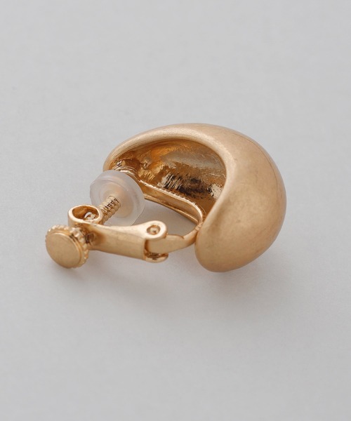 ANEMONE（アネモネ）の「マットメタルのカールイヤリング（イヤリング・レディース・ゴールド/シルバー・FREE）」の5枚目の写真