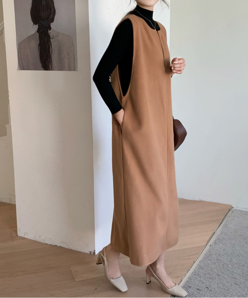 emi+（エミプラス）の「キーネックノースリーブロングワンピース/ジャンスカ（ジャンパースカート・レディース・ブラック/ブラウン/アイボリー/モカ/ライトブルー/ライトブラウン・FREE）」の16枚目の写真