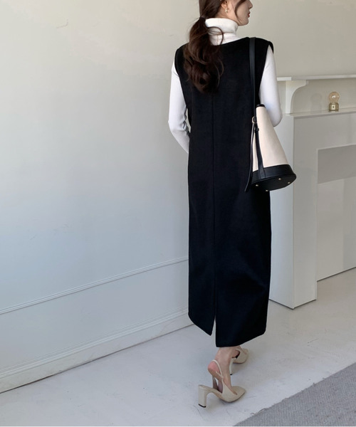 emi+（エミプラス）の「キーネックノースリーブロングワンピース/ジャンスカ（ジャンパースカート・レディース・ブラック/ブラウン/アイボリー/モカ/ライトブルー/ライトブラウン・FREE）」の9枚目の写真