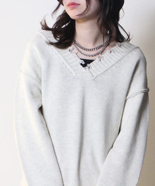 one way(ワンウェイ)の「【oneway Jeans】ブロークンVネックニット(ニット/セーター・レディース・ホワイト/ライトグレー/ライトブルー/オレンジ/ライトグリーン・FREE)」の2枚目の写真