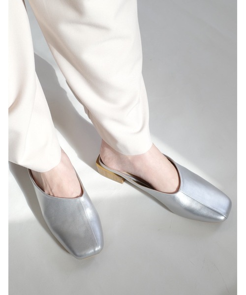 AmiAmi（アミアミ）の「ウッド調ヒールスクエアトゥミュール（サンダル・レディース・ブラック/ブラウン/シルバー/アイボリー/グレイッシュベージュ・LL/S/M/L）」の5枚目の写真