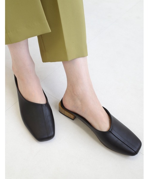 AmiAmi（アミアミ）の「ウッド調ヒールスクエアトゥミュール（サンダル・レディース・ブラック/ブラウン/シルバー/アイボリー/グレイッシュベージュ・LL/S/M/L）」の3枚目の写真