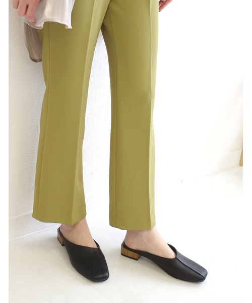 AmiAmi（アミアミ）の「ウッド調ヒールスクエアトゥミュール（サンダル・レディース・ブラック/ブラウン/シルバー/アイボリー/グレイッシュベージュ・LL/S/M/L）」の9枚目の写真