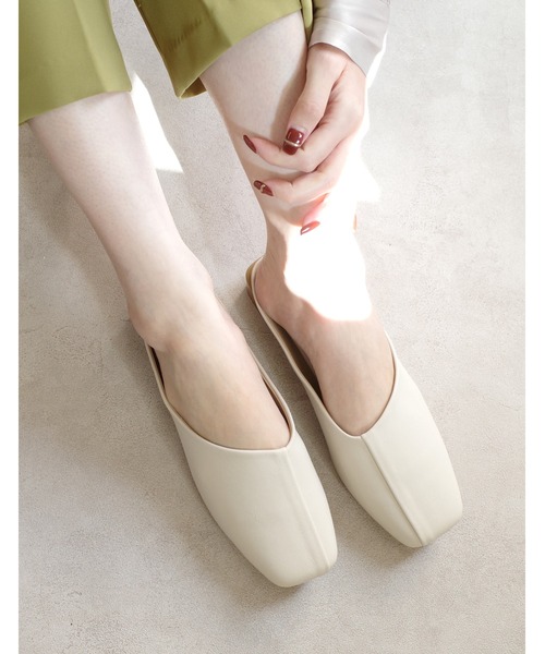 AmiAmi（アミアミ）の「ウッド調ヒールスクエアトゥミュール（サンダル・レディース・ブラック/ブラウン/シルバー/アイボリー/グレイッシュベージュ・LL/S/M/L）」の19枚目の写真