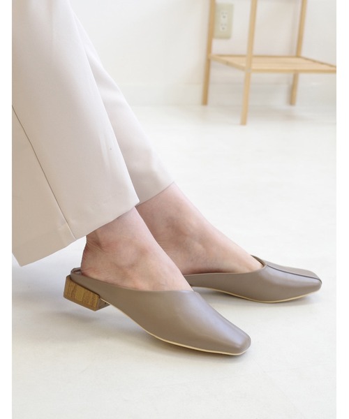 AmiAmi（アミアミ）の「ウッド調ヒールスクエアトゥミュール（サンダル・レディース・ブラック/ブラウン/シルバー/アイボリー/グレイッシュベージュ・LL/S/M/L）」の12枚目の写真