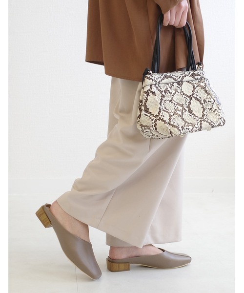 AmiAmi（アミアミ）の「ウッド調ヒールスクエアトゥミュール（サンダル・レディース・ブラック/ブラウン/シルバー/アイボリー/グレイッシュベージュ・LL/S/M/L）」の13枚目の写真