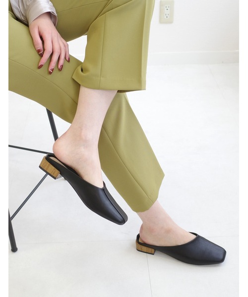 AmiAmi（アミアミ）の「ウッド調ヒールスクエアトゥミュール（サンダル・レディース・ブラック/ブラウン/シルバー/アイボリー/グレイッシュベージュ・LL/S/M/L）」の7枚目の写真