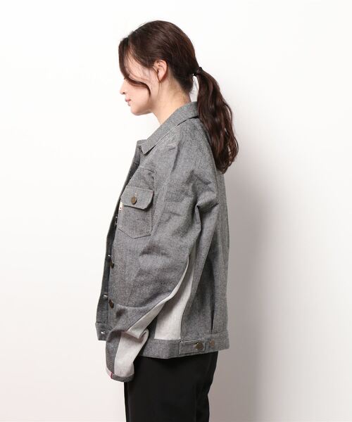 Q（キュー）の「バイカラーツイルＧジャン（デニムジャケット・レディース・アイボリー/ブラック・MEDIUM）」の3枚目の写真