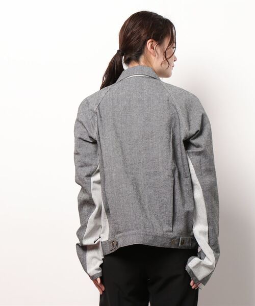 Q（キュー）の「バイカラーツイルＧジャン（デニムジャケット・レディース・アイボリー/ブラック・MEDIUM）」の4枚目の写真