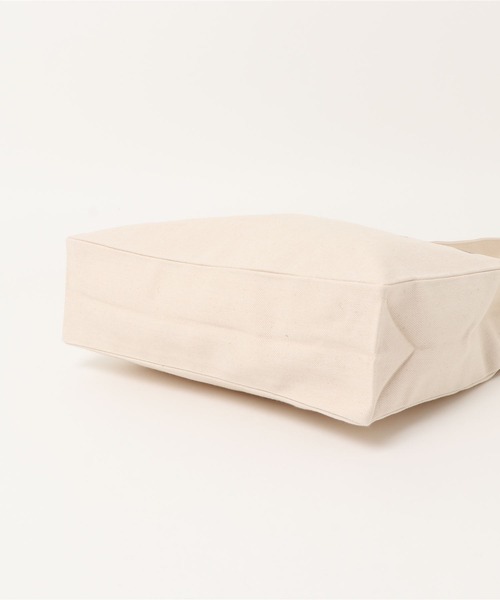 A.P.C.（アーペーセー）の「TOTE LAURE BLACK LOGO（トートバッグ・メンズ・アイボリー・ONESIZE）」の3枚目の写真