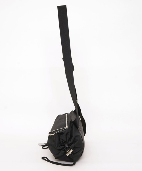 Laugoa（ラウゴア）の「【LAUGOA】ラウゴア MONARDA モナルダ ボディバック 22126-11007（ボディバッグ/ウエストポーチ・レディース・ライトグレー/ブラック/マスタード・FREE）」の10枚目の写真