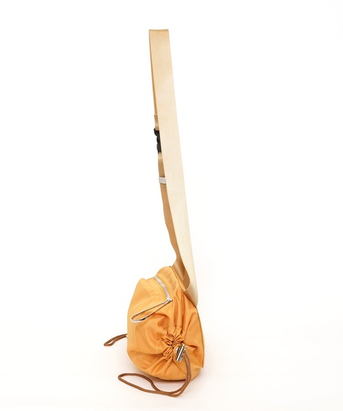 Laugoa（ラウゴア）の「【LAUGOA】ラウゴア MONARDA モナルダ ボディバック 22126-11007（ボディバッグ/ウエストポーチ・レディース・ライトグレー/ブラック/マスタード・FREE）」の14枚目の写真