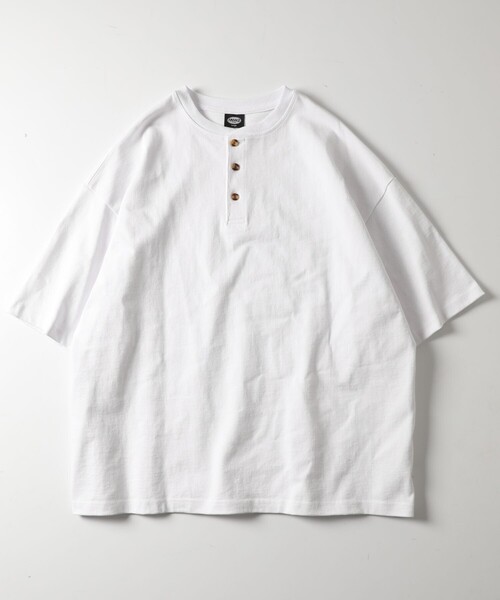 FREAK'S STORE（フリークスストア）の「WEB限定 ビッグシルエット マックスウェイト ヘンリーネックTシャツ/ヘビーウェイト（Tシャツ/カットソー・メンズ・ネイビー/グレイッシュベージュ/ホワイト/アッシュグレー/ブラック/ダークグリーン・SMALL/MEDIUM/LARGE）」の7枚目の写真