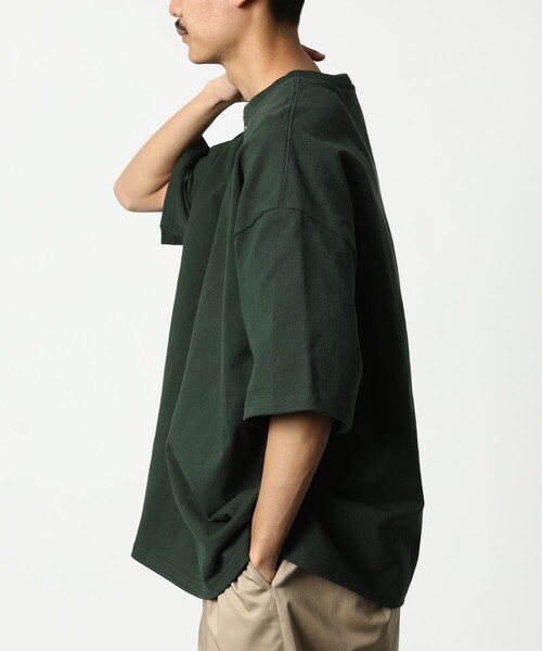 FREAK'S STORE（フリークスストア）の「WEB限定 ビッグシルエット マックスウェイト ヘンリーネックTシャツ/ヘビーウェイト（Tシャツ/カットソー・メンズ・ネイビー/グレイッシュベージュ/ホワイト/アッシュグレー/ブラック/ダークグリーン・SMALL/MEDIUM/LARGE）」の12枚目の写真