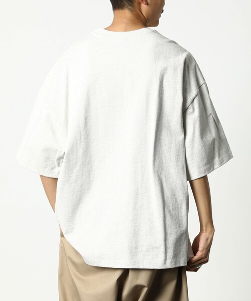 FREAK'S STORE（フリークスストア）の「WEB限定 ビッグシルエット マックスウェイト ヘンリーネックTシャツ/ヘビーウェイト（Tシャツ/カットソー・メンズ・ネイビー/グレイッシュベージュ/ホワイト/アッシュグレー/ブラック/ダークグリーン・SMALL/MEDIUM/LARGE）」の16枚目の写真