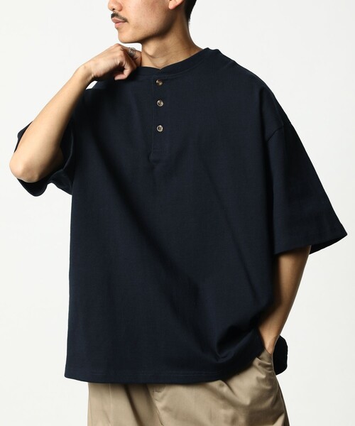 FREAK'S STORE（フリークスストア）の「WEB限定 ビッグシルエット マックスウェイト ヘンリーネックTシャツ/ヘビーウェイト（Tシャツ/カットソー・メンズ・ネイビー/グレイッシュベージュ/ホワイト/アッシュグレー/ブラック/ダークグリーン・SMALL/MEDIUM/LARGE）」の20枚目の写真