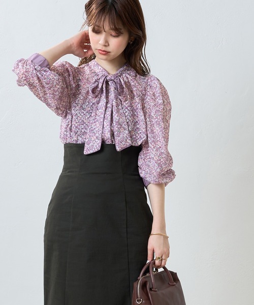 natural couture（ナチュラルクチュール）の「2WAY着用可/着回し抜群。小花柄ジャガードパイピングブラウス（シャツ/ブラウス・レディース・ブラック/ブルー/パープル・FREE）」の5枚目の写真