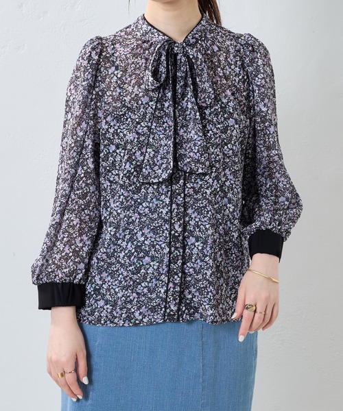 natural couture（ナチュラルクチュール）の「2WAY着用可/着回し抜群。小花柄ジャガードパイピングブラウス（シャツ/ブラウス・レディース・ブラック/ブルー/パープル・FREE）」の11枚目の写真