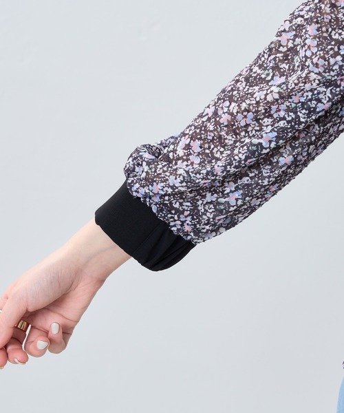 natural couture（ナチュラルクチュール）の「2WAY着用可/着回し抜群。小花柄ジャガードパイピングブラウス（シャツ/ブラウス・レディース・ブラック/ブルー/パープル・FREE）」の9枚目の写真