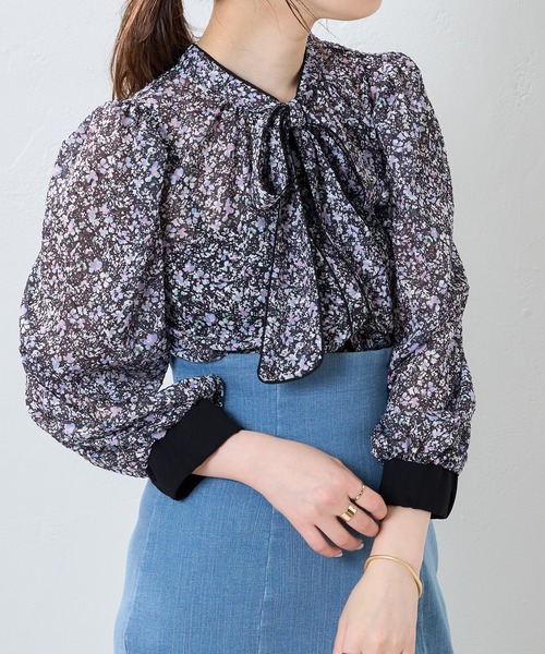natural couture（ナチュラルクチュール）の「2WAY着用可/着回し抜群。小花柄ジャガードパイピングブラウス（シャツ/ブラウス・レディース・ブラック/ブルー/パープル・FREE）」の21枚目の写真