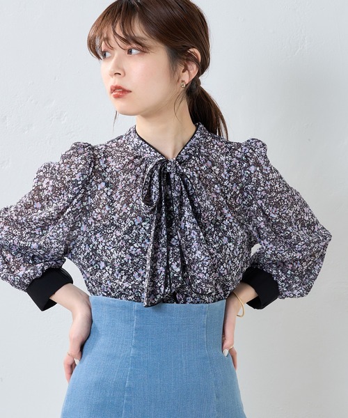 natural couture（ナチュラルクチュール）の「2WAY着用可/着回し抜群。小花柄ジャガードパイピングブラウス（シャツ/ブラウス・レディース・ブラック/ブルー/パープル・FREE）」の12枚目の写真