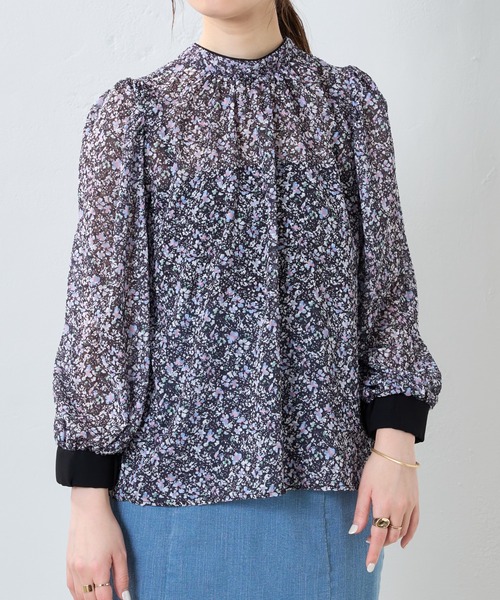 natural couture（ナチュラルクチュール）の「2WAY着用可/着回し抜群。小花柄ジャガードパイピングブラウス（シャツ/ブラウス・レディース・ブラック/ブルー/パープル・FREE）」の6枚目の写真