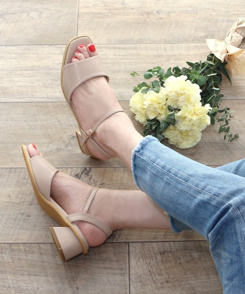 Fin（フィン）の「スクエアトゥストラップサンダル【低反発スポンジ入り】（サンダル・レディース・アイボリー/ブラック/グリーン/ベージュ・S/M/L/LL）」の4枚目の写真