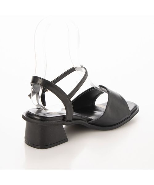 Fin（フィン）の「スクエアトゥストラップサンダル【低反発スポンジ入り】（サンダル・レディース・アイボリー/ブラック/グリーン/ベージュ・S/M/L/LL）」の6枚目の写真