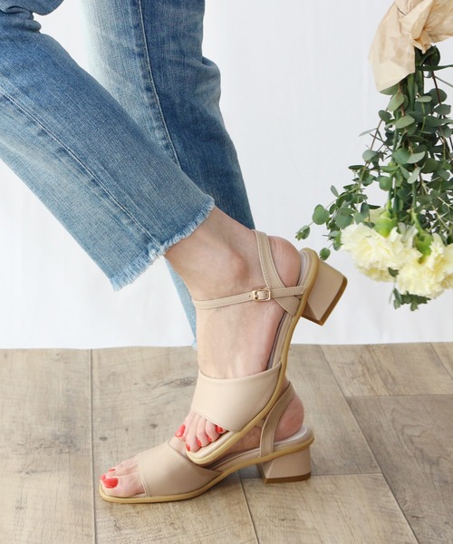 Fin（フィン）の「スクエアトゥストラップサンダル【低反発スポンジ入り】（サンダル・レディース・アイボリー/ブラック/グリーン/ベージュ・S/M/L/LL）」の11枚目の写真