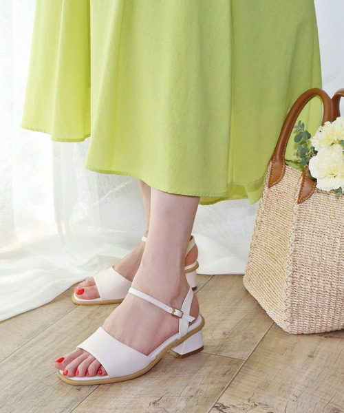 Fin（フィン）の「スクエアトゥストラップサンダル【低反発スポンジ入り】（サンダル・レディース・アイボリー/ブラック/グリーン/ベージュ・S/M/L/LL）」の12枚目の写真