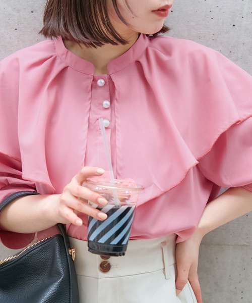 vis-`a-vis(ビサビ)の「【WEB限定】無地/変形ドットパール釦フリルブラウス(シャツ/ブラウス・レディース・ホワイト/カーキ/ブラック系その他/ピンク系その他2・FREE)」の1枚目の写真