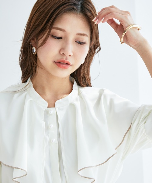 vis-`a-vis(ビサビ)の「【WEB限定】無地/変形ドットパール釦フリルブラウス(シャツ/ブラウス・レディース・ホワイト/カーキ/ブラック系その他/ピンク系その他2・FREE)」の11枚目の写真