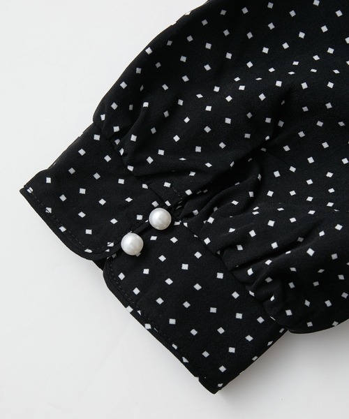 vis-`a-vis(ビサビ)の「【WEB限定】無地/変形ドットパール釦フリルブラウス(シャツ/ブラウス・レディース・ホワイト/カーキ/ブラック系その他/ピンク系その他2・FREE)」の17枚目の写真