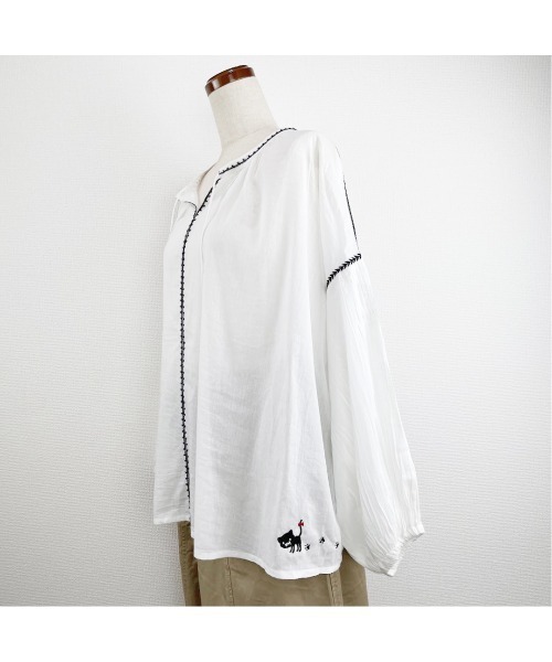 Rydia(リディア)の「コビニャーギャザーブラウス(シャツ/ブラウス・レディース・オフホワイト/サックスブルー/スミクロ・M)」の4枚目の写真