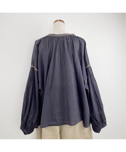 Rydia(リディア)の「コビニャーギャザーブラウス(シャツ/ブラウス・レディース・オフホワイト/サックスブルー/スミクロ・M)」の7枚目の写真