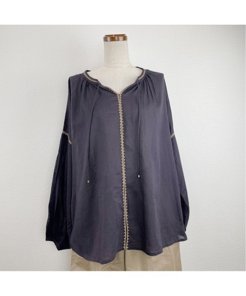 Rydia(リディア)の「コビニャーギャザーブラウス(シャツ/ブラウス・レディース・オフホワイト/サックスブルー/スミクロ・M)」の9枚目の写真