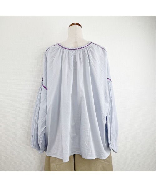 Rydia(リディア)の「コビニャーギャザーブラウス(シャツ/ブラウス・レディース・オフホワイト/サックスブルー/スミクロ・M)」の11枚目の写真